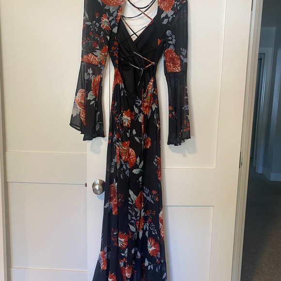 Lulu’s size small Multi-floral print Balloon Sleeve Maxi Dress black and Red - Picture 1 of 10